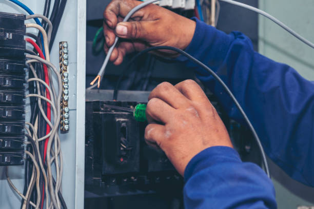 Best Local Electrician Companies  in Shorewood Forest, IN